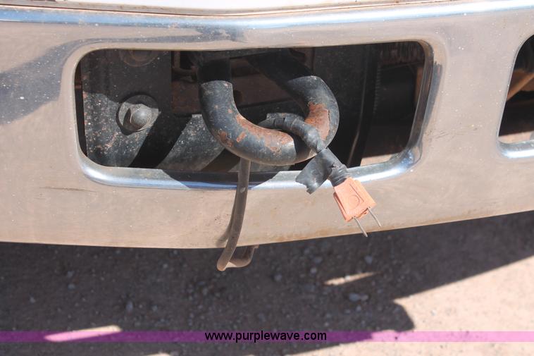 image for item H5867 2005 Ford F350 Super Duty XLT Crew Cab pickup truck