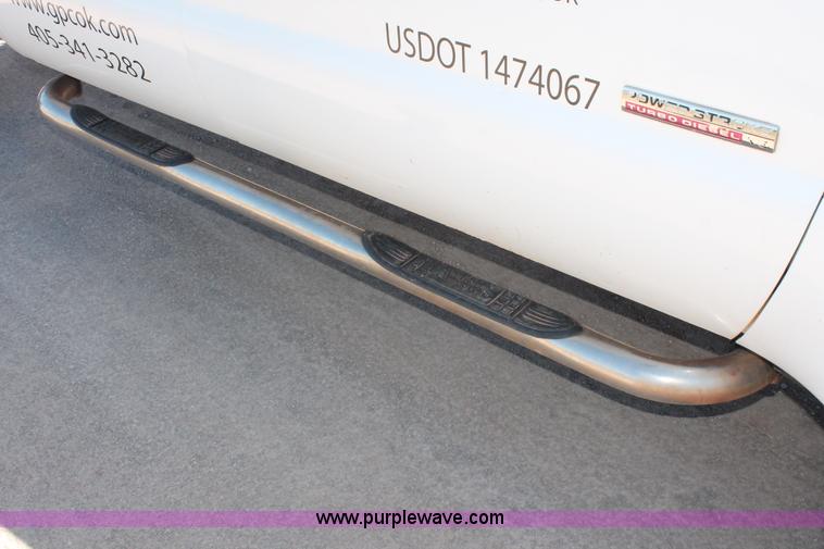 image for item H5867 2005 Ford F350 Super Duty XLT Crew Cab pickup truck