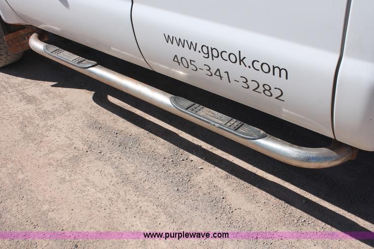 image for item H5867 2005 Ford F350 Super Duty XLT Crew Cab pickup truck