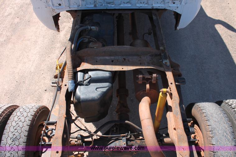 image for item H5867 2005 Ford F350 Super Duty XLT Crew Cab pickup truck