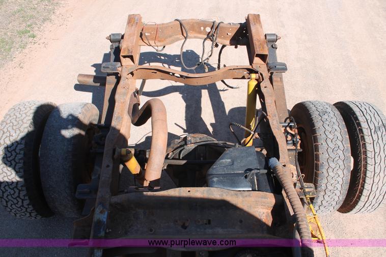 image for item H5867 2005 Ford F350 Super Duty XLT Crew Cab pickup truck