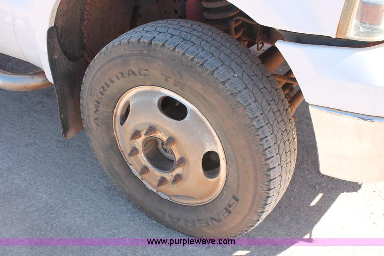 image for item H5867 2005 Ford F350 Super Duty XLT Crew Cab pickup truck