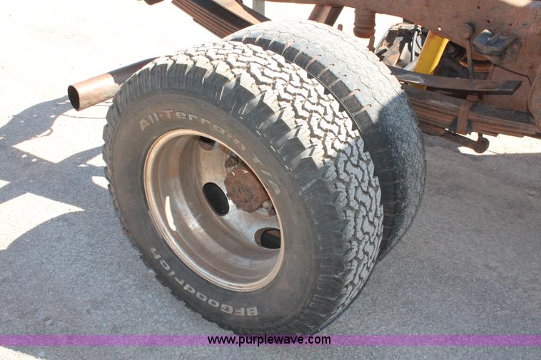 image for item H5867 2005 Ford F350 Super Duty XLT Crew Cab pickup truck