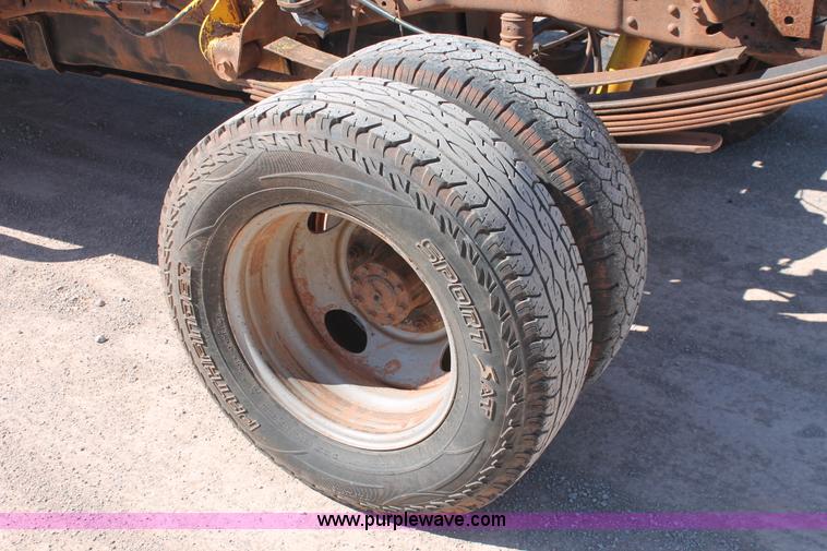 image for item H5867 2005 Ford F350 Super Duty XLT Crew Cab pickup truck