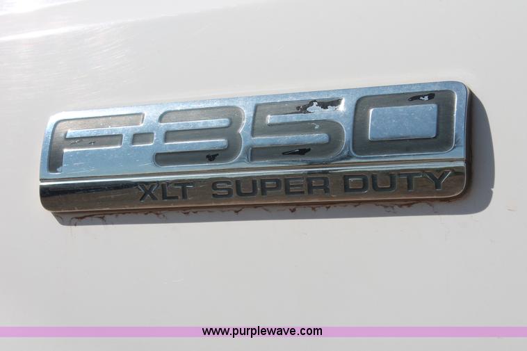image for item H5867 2005 Ford F350 Super Duty XLT Crew Cab pickup truck