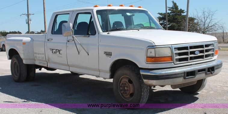 image for item H5868 1997 Ford F350 XLT Crew Cab pickup truck
