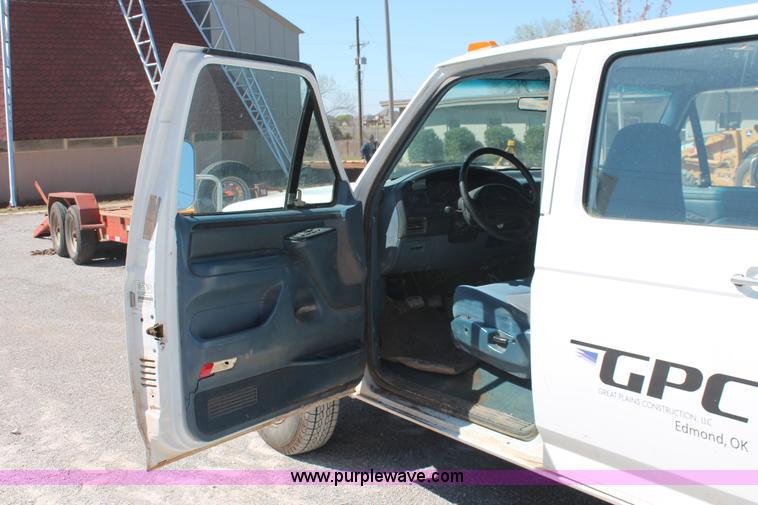 image for item H5868 1997 Ford F350 XLT Crew Cab pickup truck