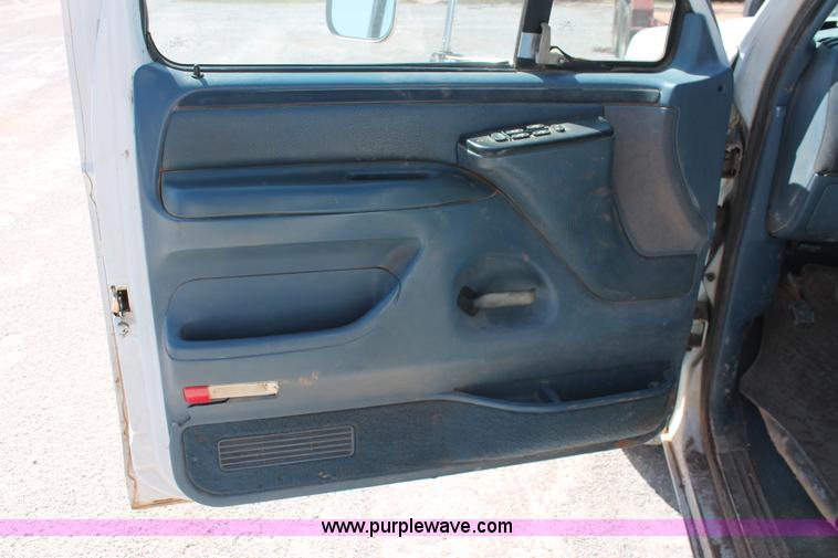 image for item H5868 1997 Ford F350 XLT Crew Cab pickup truck