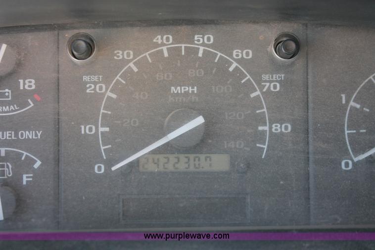 image for item H5868 1997 Ford F350 XLT Crew Cab pickup truck