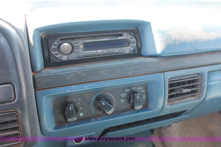 image for item H5868 1997 Ford F350 XLT Crew Cab pickup truck