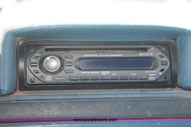 image for item H5868 1997 Ford F350 XLT Crew Cab pickup truck