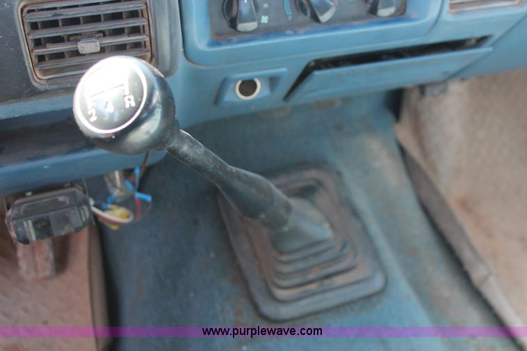 image for item H5868 1997 Ford F350 XLT Crew Cab pickup truck