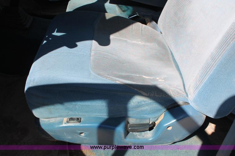 image for item H5868 1997 Ford F350 XLT Crew Cab pickup truck