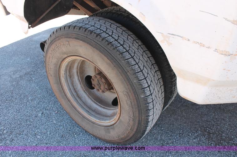 image for item H5868 1997 Ford F350 XLT Crew Cab pickup truck