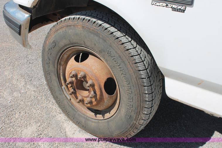 image for item H5868 1997 Ford F350 XLT Crew Cab pickup truck