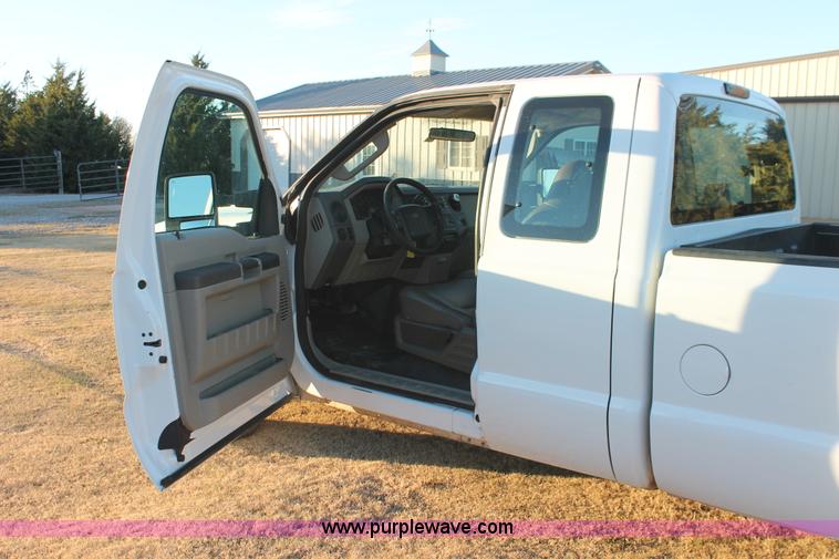 image for item H5881 2010 Ford F250 Super Duty XL SuperCab pickup truck