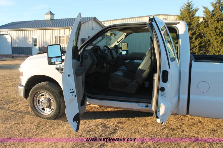 image for item H5881 2010 Ford F250 Super Duty XL SuperCab pickup truck