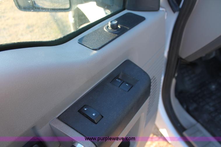 image for item H5881 2010 Ford F250 Super Duty XL SuperCab pickup truck