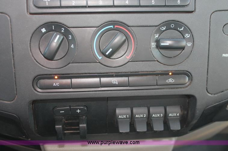 image for item H5881 2010 Ford F250 Super Duty XL SuperCab pickup truck