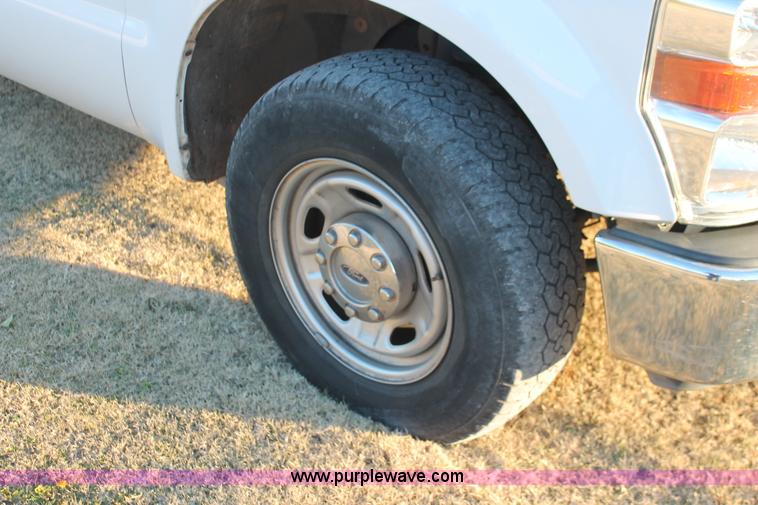 image for item H5881 2010 Ford F250 Super Duty XL SuperCab pickup truck