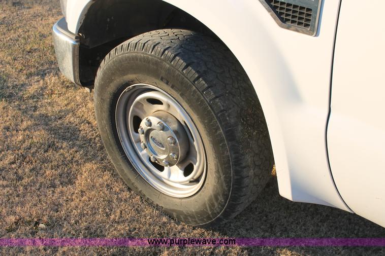 image for item H5881 2010 Ford F250 Super Duty XL SuperCab pickup truck
