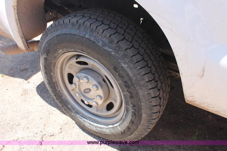 image for item H5881 2010 Ford F250 Super Duty XL SuperCab pickup truck