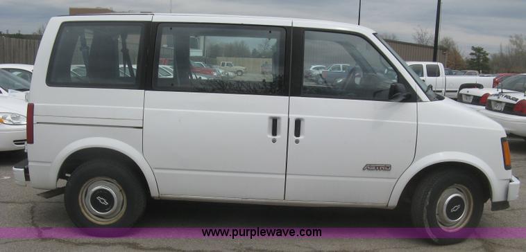 image for item H8734 1993 Chevrolet Astro van