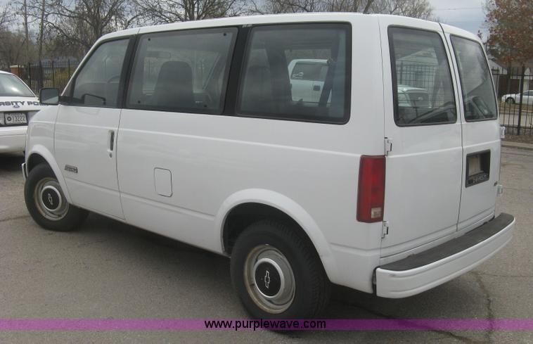 image for item H8734 1993 Chevrolet Astro van
