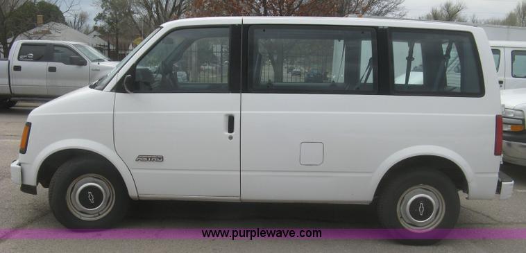 image for item H8734 1993 Chevrolet Astro van