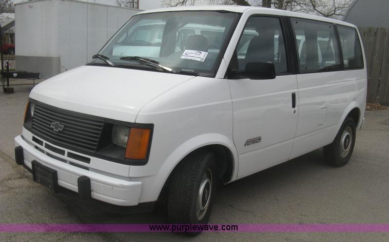 image for item H8734 1993 Chevrolet Astro van
