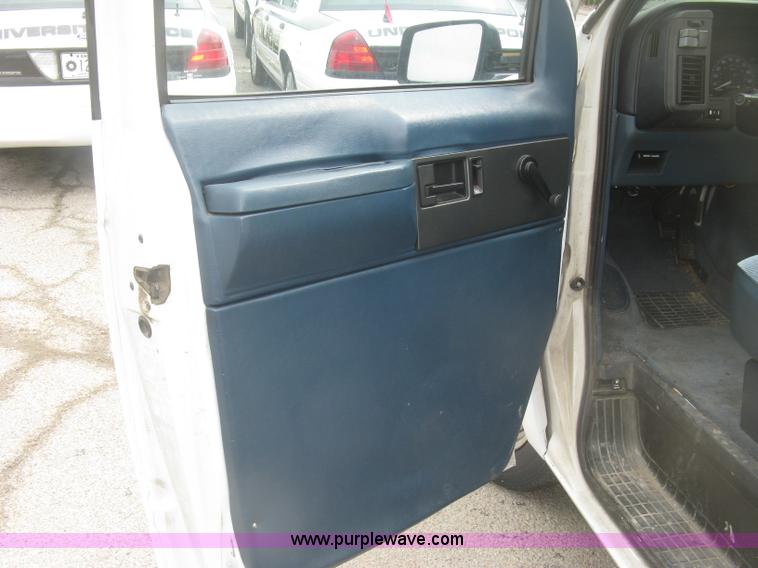 image for item H8734 1993 Chevrolet Astro van