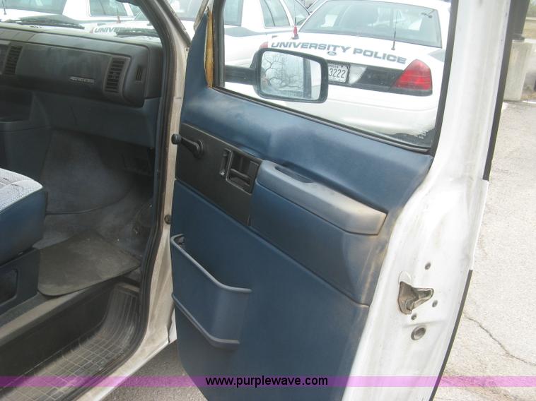 image for item H8734 1993 Chevrolet Astro van