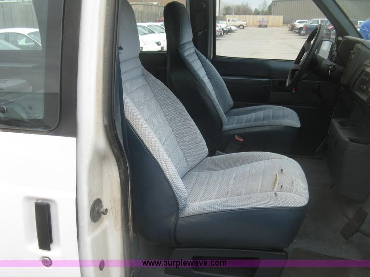 image for item H8734 1993 Chevrolet Astro van