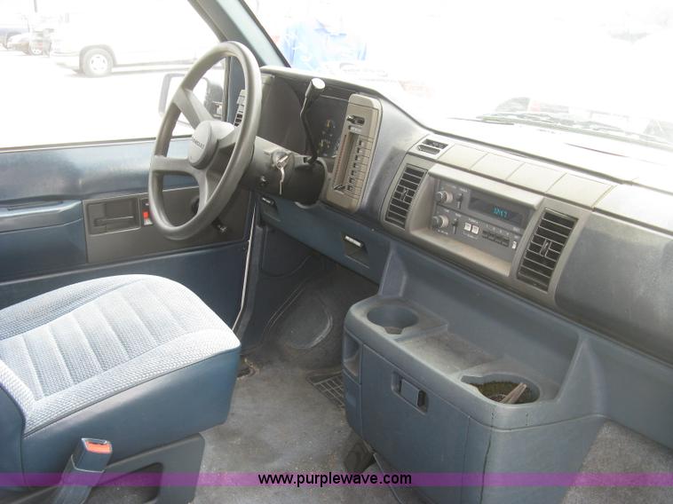 image for item H8734 1993 Chevrolet Astro van