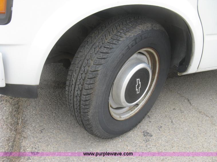 image for item H8734 1993 Chevrolet Astro van