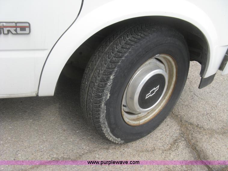 image for item H8734 1993 Chevrolet Astro van