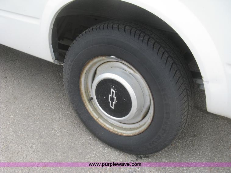 image for item H8734 1993 Chevrolet Astro van