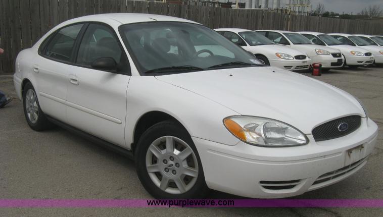 image for item H8735 2006 Ford Taurus SE