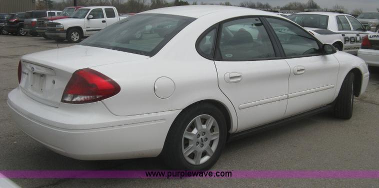 image for item H8735 2006 Ford Taurus SE