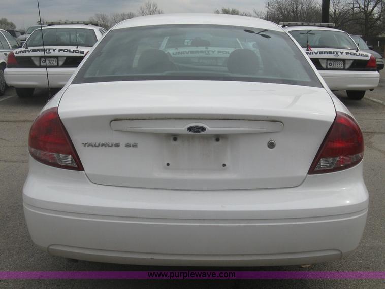 image for item H8735 2006 Ford Taurus SE