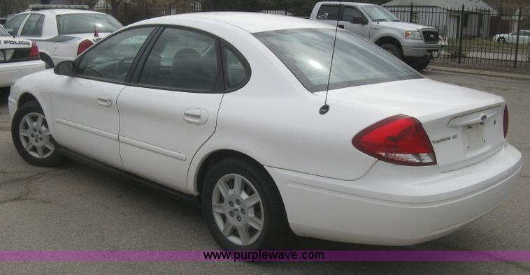 image for item H8735 2006 Ford Taurus SE