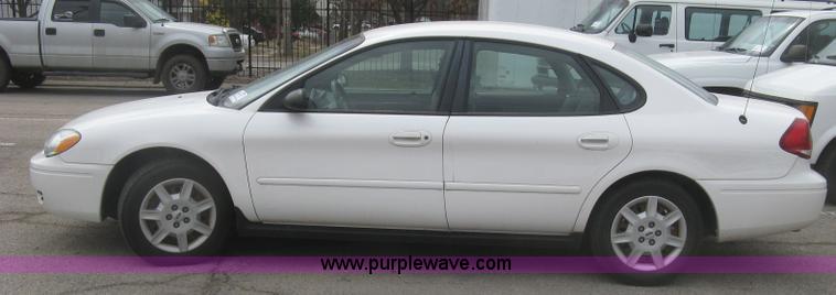 image for item H8735 2006 Ford Taurus SE