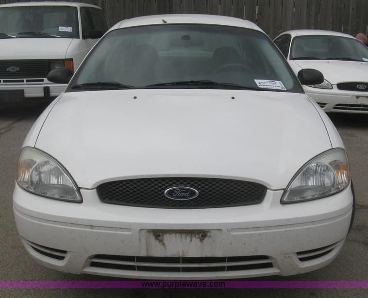 image for item H8735 2006 Ford Taurus SE