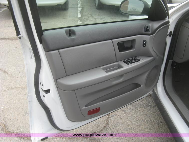 image for item H8735 2006 Ford Taurus SE