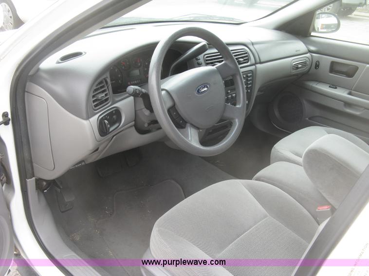 image for item H8735 2006 Ford Taurus SE