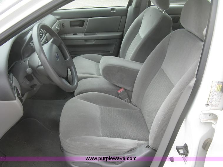 image for item H8735 2006 Ford Taurus SE