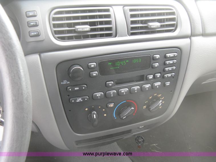 image for item H8735 2006 Ford Taurus SE