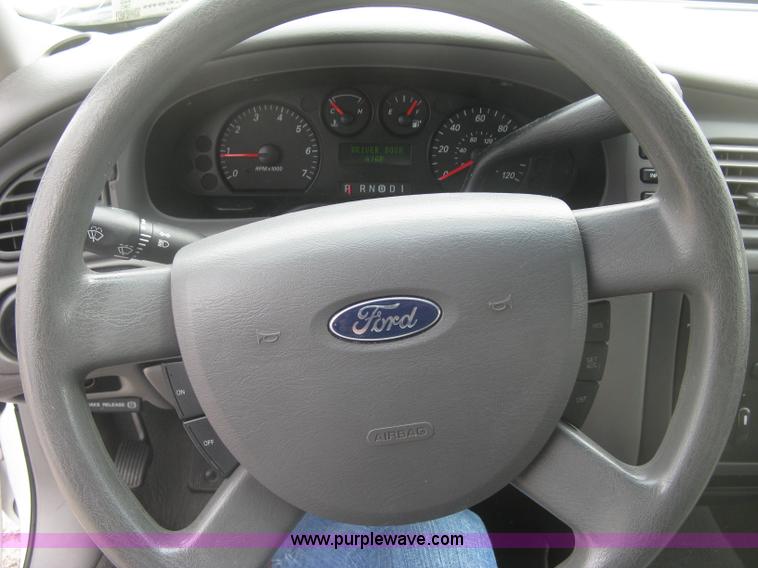 image for item H8735 2006 Ford Taurus SE