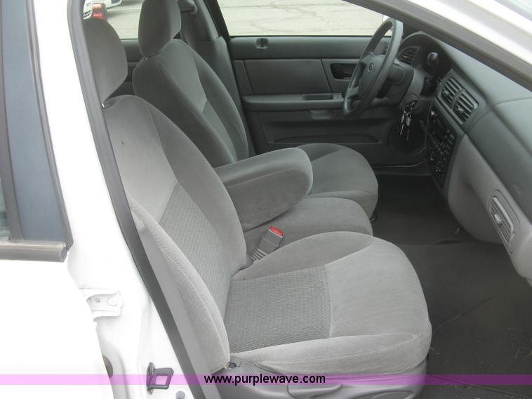 image for item H8735 2006 Ford Taurus SE