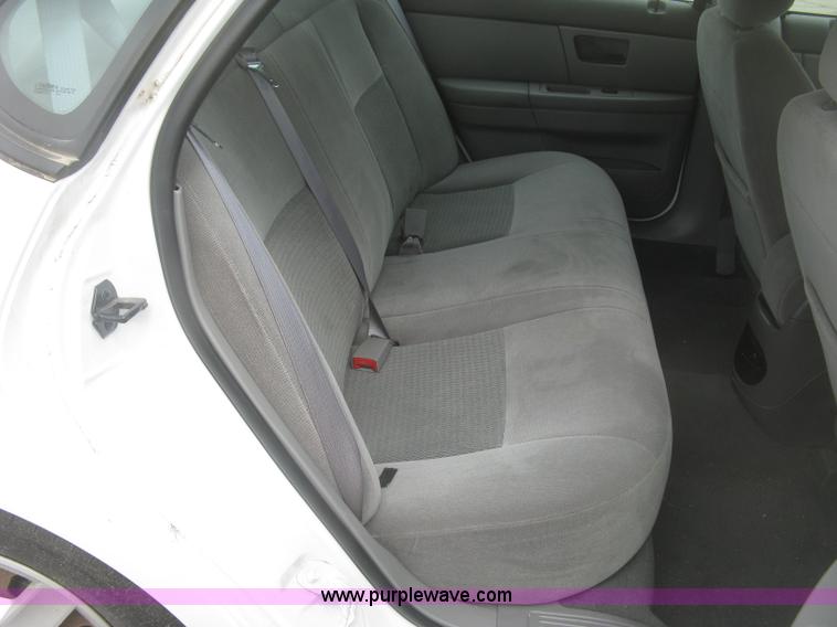 image for item H8735 2006 Ford Taurus SE